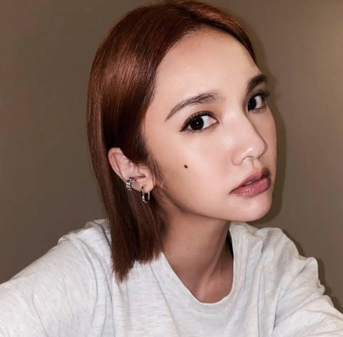 杨丞琳的美人痣